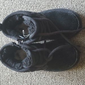 UGG Toddler boots. In black. Size 11